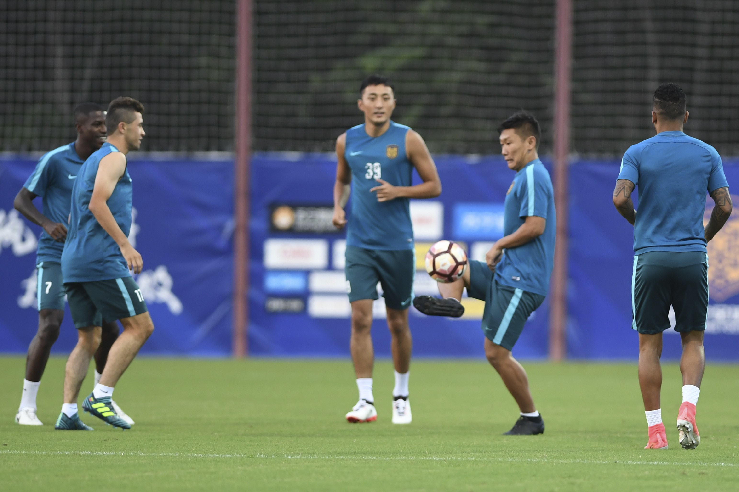 关于江苏苏宁客场战胜大连一方，继续保持良好状态的信息